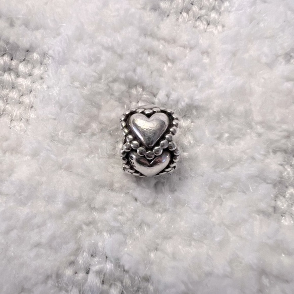DISCONTINUED Pandora Everlasting Love Charm